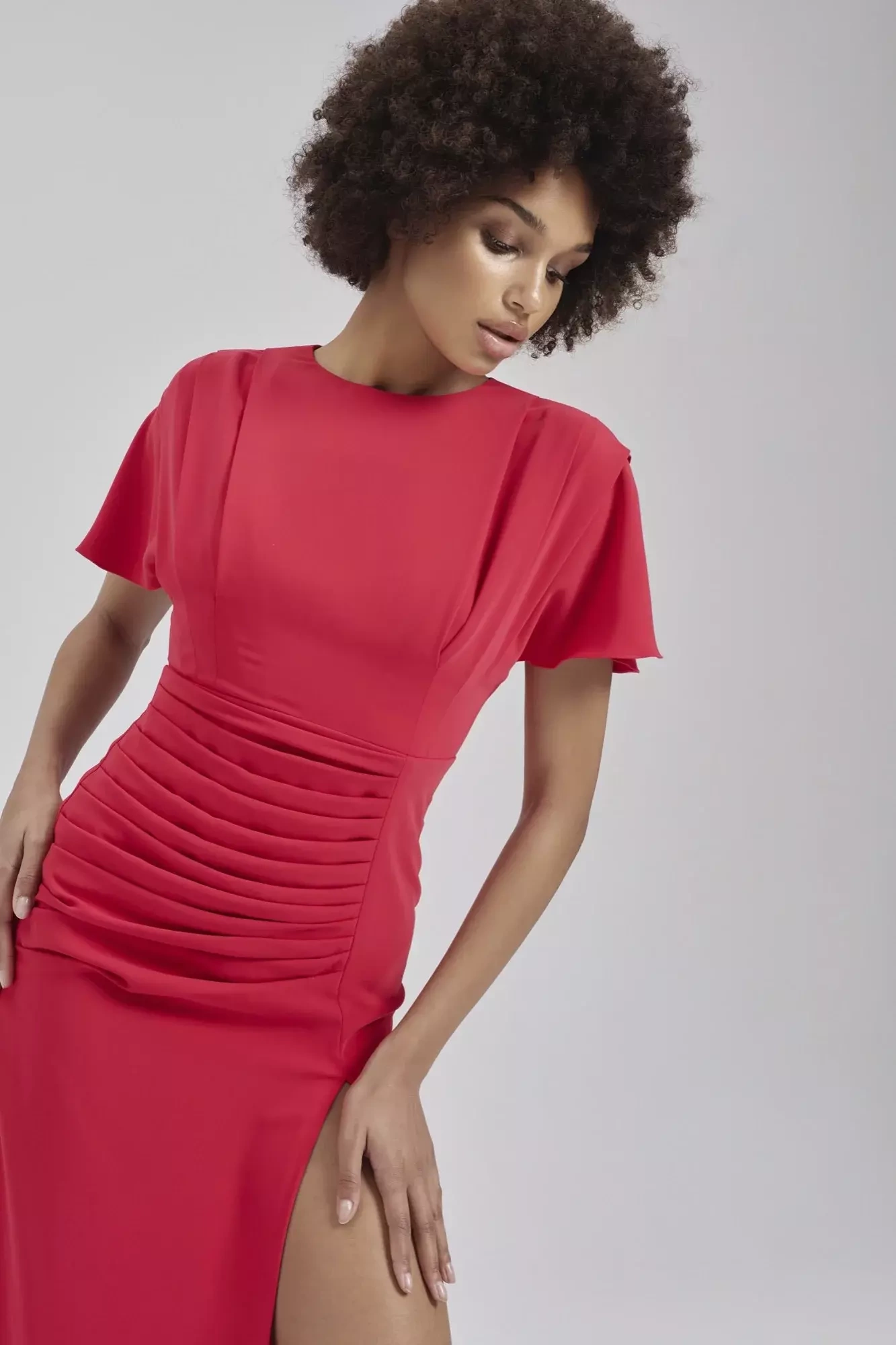 Fallon Red - le rouge classique dans une robe longue