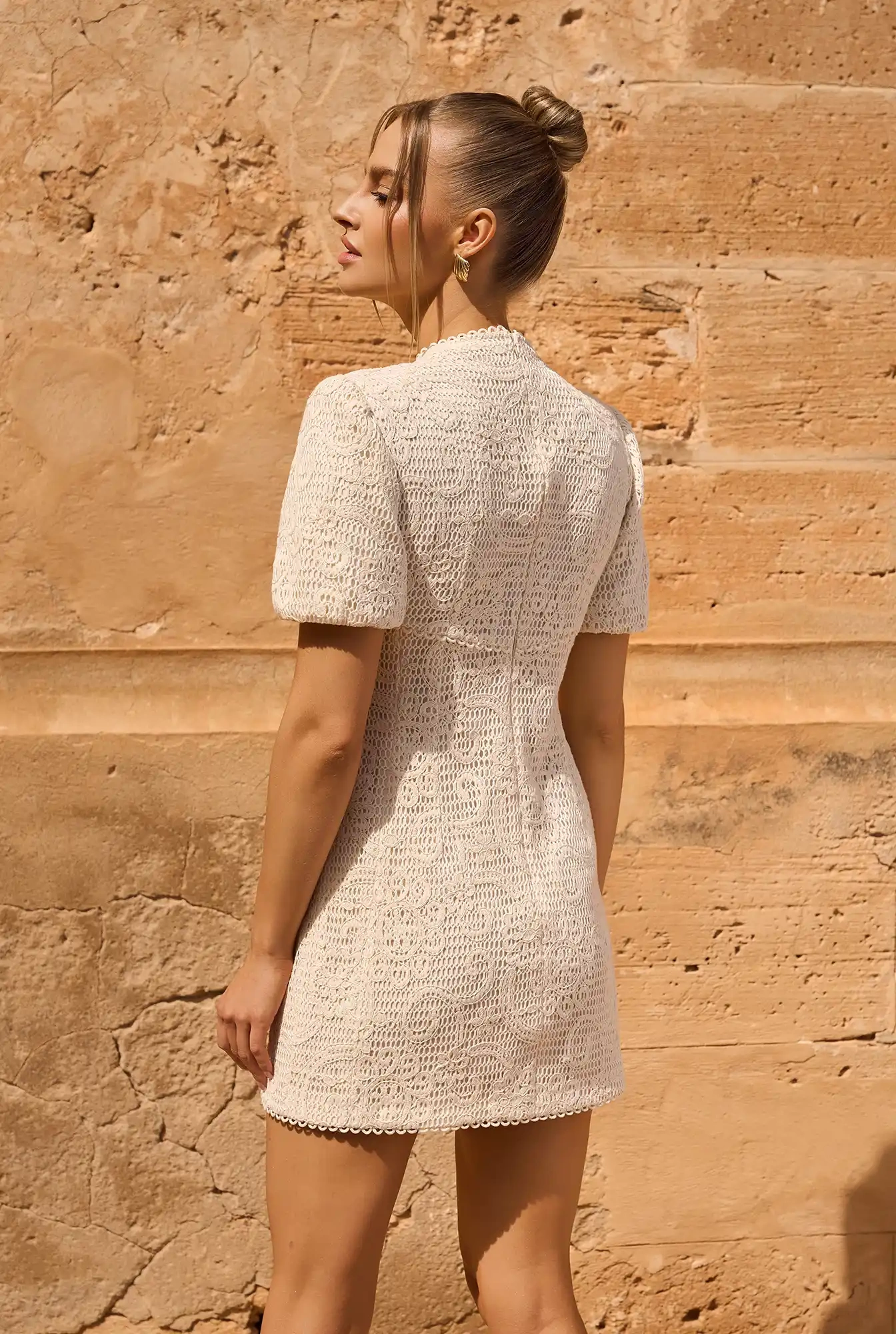 Shila – robe en dentelle REGULAR